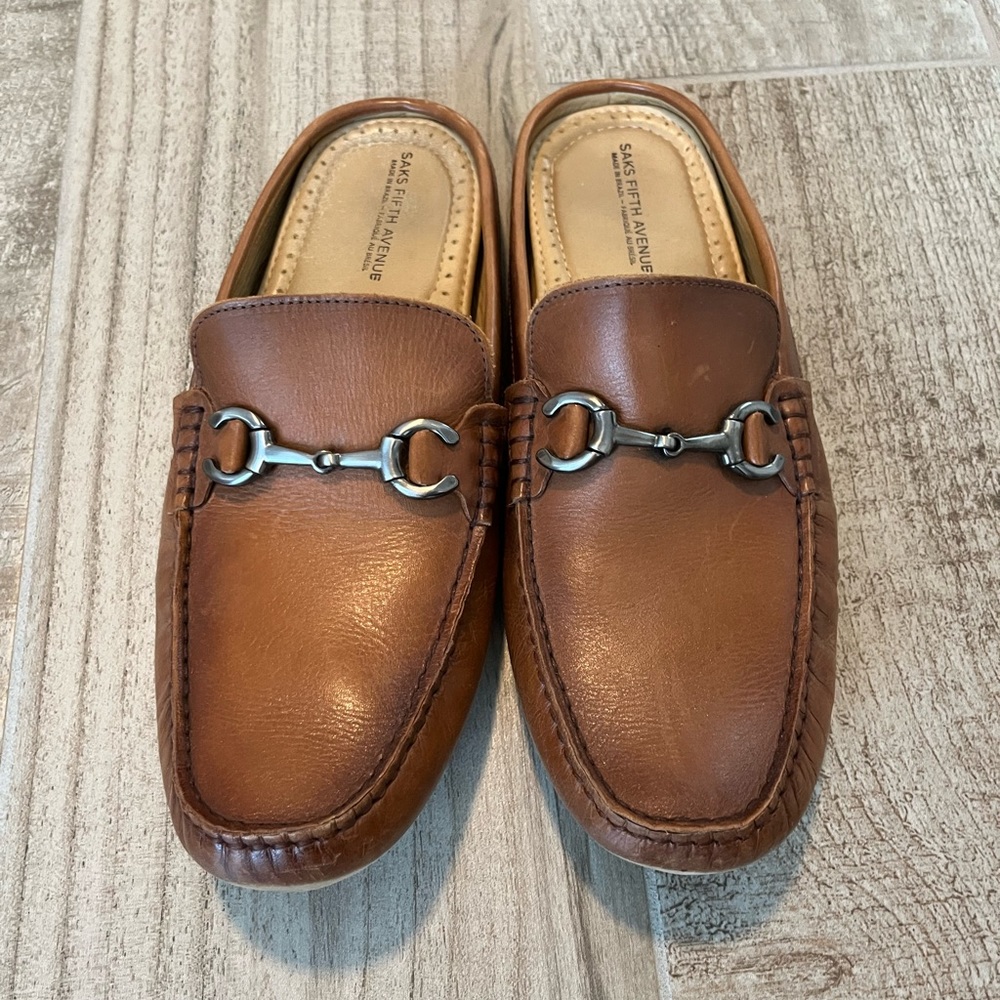 Saks Fifth Avenue ship on